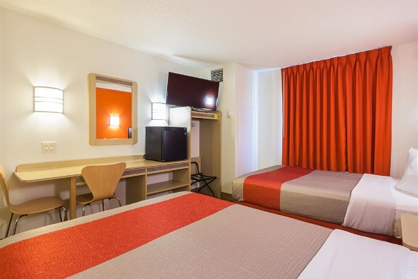 MOTEL 6 TORONTO EAST - WHITBY